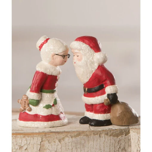 Bethany Lowe Set Of 2 Kissing Mr. And Mrs. Claus Figure TL0234